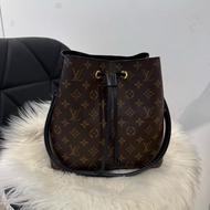 LV 老花水桶包 黑