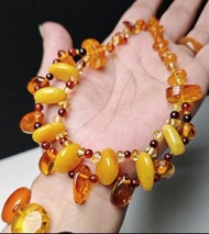 俄羅斯品牌FOMENKO設計款帝王黃蜜蠟花珀琥珀蜜蠟頸鍊
珠子5.2-18.6mm 28.7g 45cm
HK＄1248❌624(五折)
色澤金黃、有著帝王般尊貴氣質的天然蜜蠟，安神定驚、活血化瘀、利