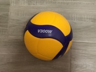 Mikasa V300W 排球