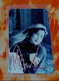 周慧敏：1.黑白照片。簽名版。共一張（約2R大細。已過膠。）。2.周慧敏。大型照片。共五張（約八吋X十二吋大細）。