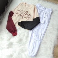 One Set Reality Sweater Crop & Jogger Gamblok Cargo Wanita Terbaru Setelan Olah Raga Keren Sporty Se