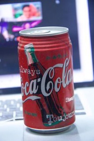 老式可口可樂可樂 Coke 350ml 1999年 (日本原裝)未開瓶 裡面約還有10c.c 珍藏版