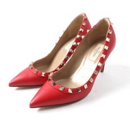 Valentino Garavani Garavani Rockstud 尖頭皮革高跟鞋，RED金色五金配件，36 碼，義大利製造，狀況極佳，配有鞋盒和防塵袋。