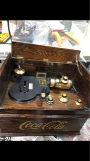 可口可樂 紀念版珍藏品 CD及收音機箱 收音機正常 CD有少少問題 需要修理 平讓