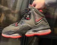 Nike LeBron 19 籃球鞋