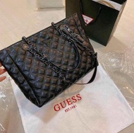 กระเป๋า GUESS ทรงช้อปปิ้ง