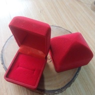 VELVET ENGAGEMENT RING BOX