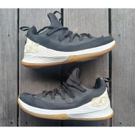 Basketball Shoes size 42