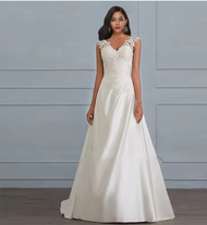 Gaun Malam Pernikahan Wanita dengan Aplikasi Renda untuk Pengantin Tulle Leher V Punggung Terbuka Ko