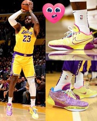 LeBron wearing "LeRasberry Lemonade" colorway of his Nike LeBron 21 💜 👑▫️Sizes 40/45
