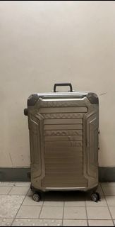 33” Dunlop silver colour  Hard Case Luggage硬身 行李喼 overall 95% new 100% real