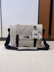 💥現貨💥🔥THE NORTH FACE 北面 經典大容量郵差包｜附贈零錢包 通勤斜挎包 THE NORTH FACE Classic Large Capacity Messenger Bag with