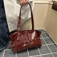 质感油蜡皮包包女时尚通勤单肩腋下包外出上班托特包Texturous Oil Wax Leather Bag Women's Fashion Commuter Shoulder Axilla qians