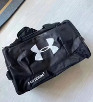 Under Armour 健身挎包 斜挎包 戶外運動包大容量 黑色