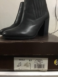 Sepatu Boots Wanita (Second). Membeli = Menyetujui kondisi barang