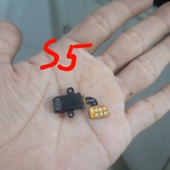 Samsung S5 headphone stand - old Samsung S5 headphone jack