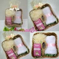 souvenir baby aqiqah/7bulanan /4bulanan handuk-sabun-shower puff-sisir