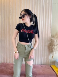 ส่งไวเวอร์ เสื้อยืด ทรงครอป สกรีน Coca Cola สุดปัง สายวินเทจไม่ควรพลาด ผ้าดี น่ารักมาก มีทั้งแขนสั้น และแขนยาว