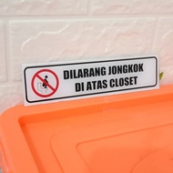 Sign Akrilik Dilarang Jongkok Diatas Closet uk 5x20cm 