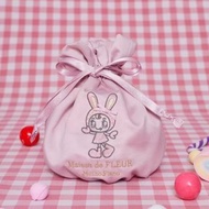日本 Maison de FLEUR ×mezzo piano junior 粉色尼龍布 束口 收納袋