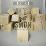 White teak wood cube measuring 1x1x1 cm