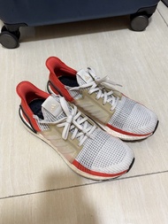 Adidas UltraBOOST 19