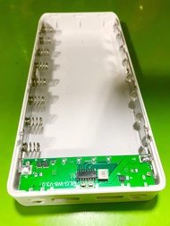 Box sạc dự phòng không pin 8 cell 18650 có cổng Type-C màu trắng