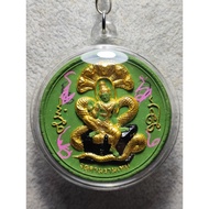 【818泰国佛牌】特稀有❗阿赞初 摩洛独坡 日月天神 泽度金 (大模)❗AC CHOR 2547 JATUKAM  SP-2510012