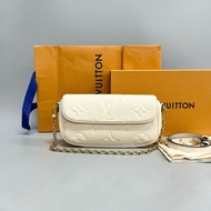 LV/路易威登 奶油白壓紋ivy 單肩斜挎包 腋下包 肩背包