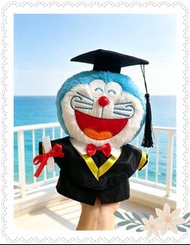 🎓大版 【多啦A夢 畢業公仔(25CM)】畢業帽 + 畢業袍,畢業禮物