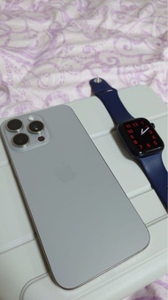 iPhone 15 Pro Max 256GB 原色鈦金屬＋ Apple Watch Series 8 太空灰45mm 藍牙送 Momax磁充尿袋