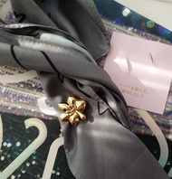 附帶原包裝 Loewe 桃花 胸針心口針 圍巾扣頸巾扣領帶扣包包掛件