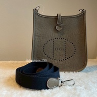 愛馬仕 Hermes mini evelyne 大象灰 銀釦 白線 拼深藍背帶