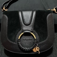 See by Chloe’ Hana麂皮馬鞍斜背包(黑色)