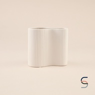 SARABARN Wavy Ceramic Vase | แจกันลายคลื่น สีขาว