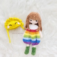 Boneka rajut amigurumi pelangi rainbow doll