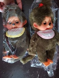 古董級 眼仔可開合Monchhichi 日本古店購買 一對不散賣古董要睇損壞情度呢對除了個白色標籤小小歲月痕跡基本上99.9%完美 但始終係公仔 難免會有不完美介意勿拍呢一對係非常完美 存放位置木箱（