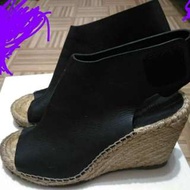 CÉLINE  PARIS, Authentic, Black Leather  Size 37/38. Rarely Used

Very Good Condition, Very Clean An