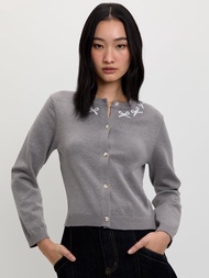 [Pomelo] เสื้อคาร์ดิแกนปักลายโบว์ / Embroidered Bow Cardigan