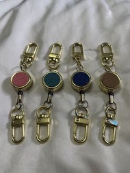金色鑰匙扣 帶圓形裝飾，八達通伸縮匙扣