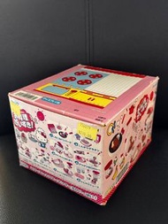 絕版 Re-ment Hello Kitty 迷你廚房食物食玩玩具包含全齊8款可愛廚房食物及用品造型配件，1 Set 8盒 2009年出品，整體大約90%新，留意有3件配件欠缺 (圖8及9的紅色箭嘴)
