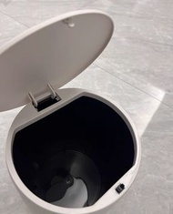 有蓋垃圾桶  小型垃圾桶  房間垃圾桶  RUBBISH BIN 有蓋垃圾桶