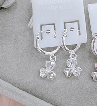 Bông tai trẻ em hình có 3 lá chất liệu bằng bạc MS05