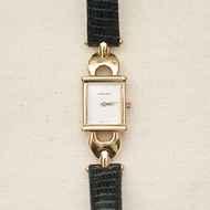 A ROOM MODEL - Vintage Gucci金框方型古董錶