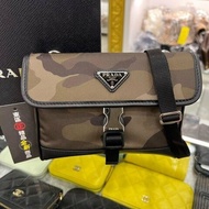 東區正精品㊣PRADA 2ZH108 全新綠色迷彩尼龍銀三角牌釦式迷你翻蓋小手機包肩背包斜背包 RA1644