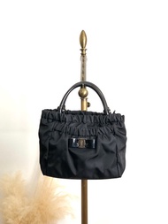 【VintageShop solo 日本直送中古包專賣店】Salvatore Ferragamo 經典款 黑色 緞帶 尼龍 手提包 xucsbe