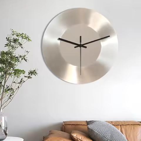 Creative metal wall clock: silver CD-style, mirror-like round, unique Nordic style, silent, for livi
