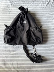 Emis 抽繩單肩背包