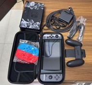 出售 任天堂 Nintendo Switch 特別版，9成新 齊配件 無損壞 無原盒, 沒有改機 ，只有遊戲機 沒有game。