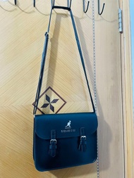 Kangol 日本雜誌附錄黑色斜孭袋 側背包 斜背包 袋鼠 英倫 郵差包 仿皮 全新